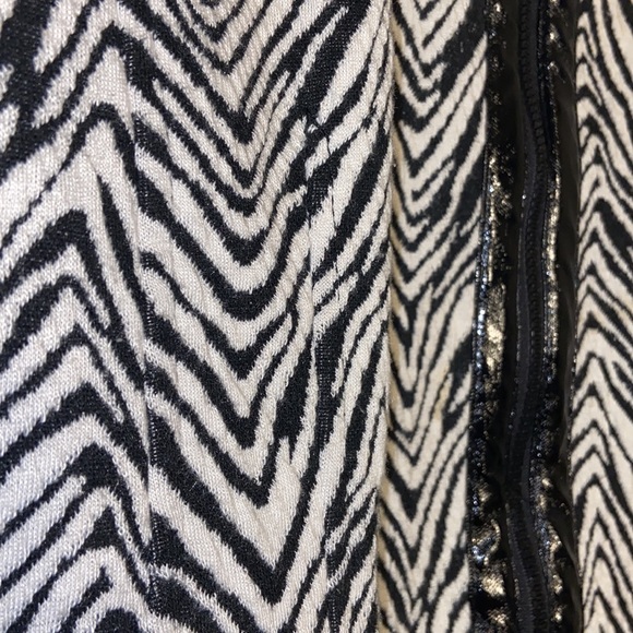 Zebra Black White Stripe Zip Up Jacket with Shiny Zippers Size Large - Picture 5 of 6